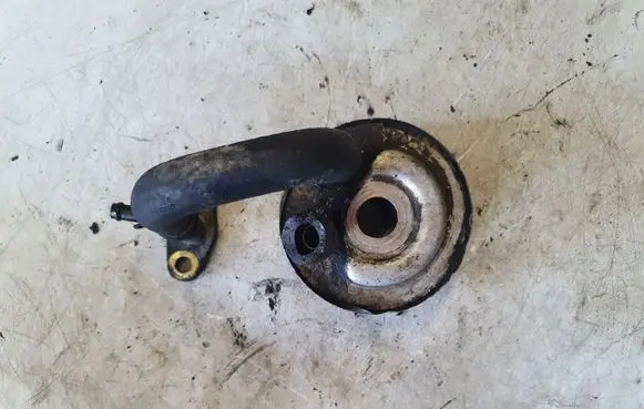 Nissan Primera Oil filter mounting bracket NOCODE