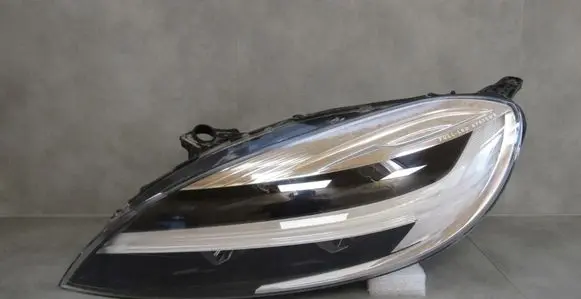 Volvo V40 Headlight/headlamp 31677018