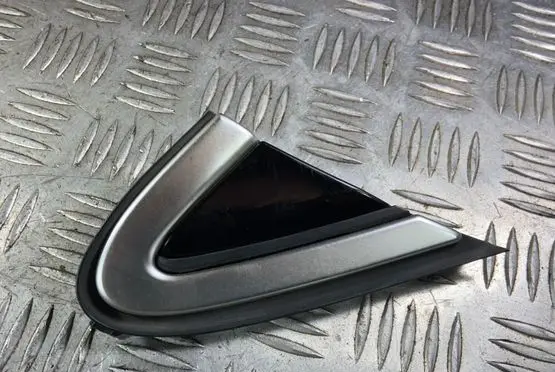 Fender trim (molding)