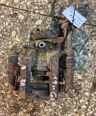 Opel Astra J Rear brake caliper