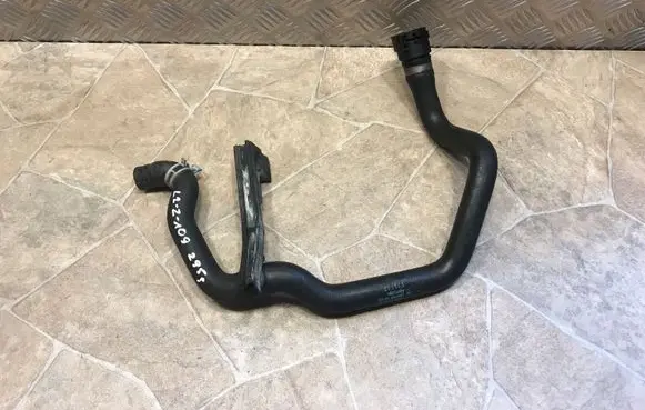 BMW 5 F10 F11 Engine coolant pipe/hose 9224372