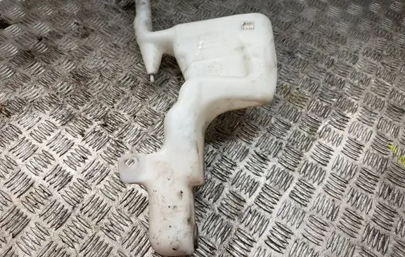 Ford Fiesta Windshield washer fluid reservoir/tank 8A6117B613AE