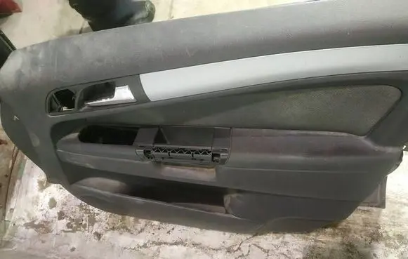 Opel Zafira B Front door card panel trim 