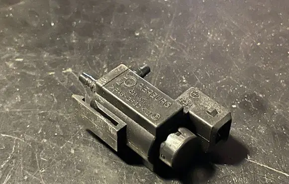 BMW 5 GT F07 Turbo solenoid valve 7810831 70231800 10T139
