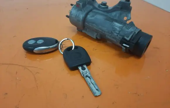 Seat Ibiza III (6L) Ignition lock 4B0905851C