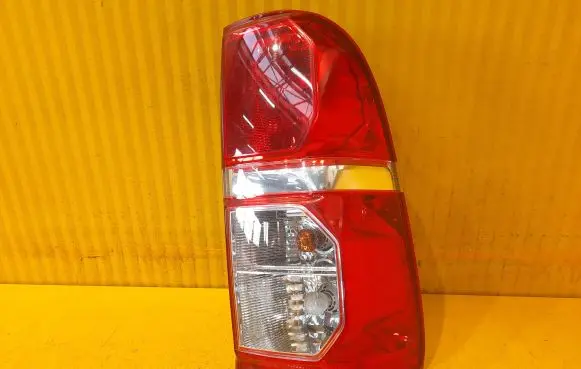 Toyota Hilux (AN10, AN20, AN30) Rear/tail lights
