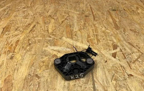 Volvo S90, V90 Radiator mount bracket 31439575