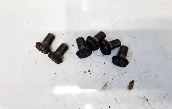 Mitsubishi Pajero Sport I Nuts/bolts 
