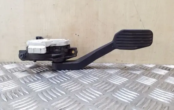 Volvo V70 Accelerator throttle pedal 30683517 6PV00853714