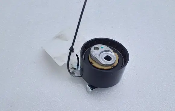 Nissan Qashqai Generator/alternator belt tensioner 130708047R