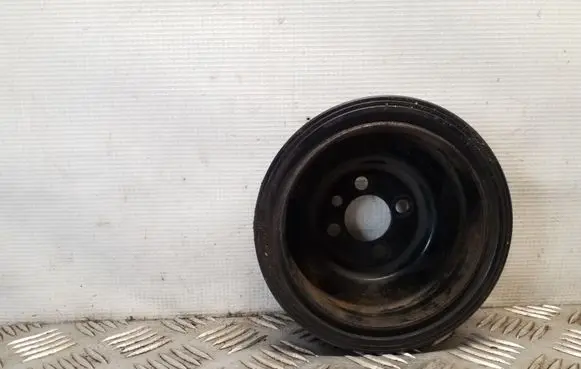 Volkswagen PASSAT CC Crankshaft pulley 038105243M