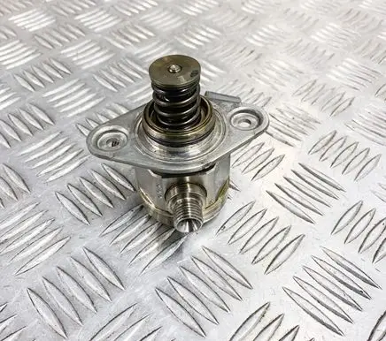 BMW 5 F10 F11 Fuel injection high pressure pump 7595339 0261520068