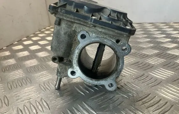 Toyota Avensis T270 Electric throttle body valve 261000R020 00458 9D17