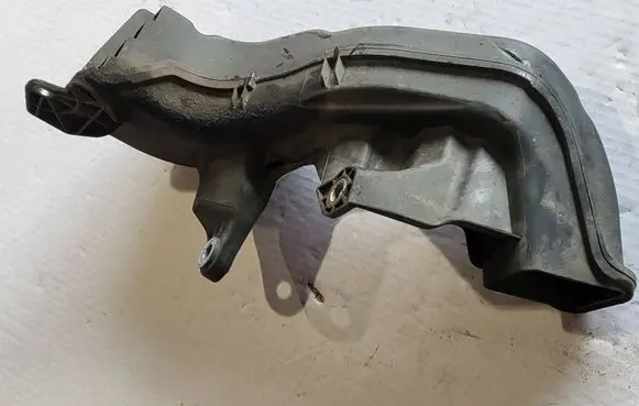 Renault Trafic III (X82) Air intake duct part 214757782R 93453523