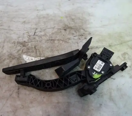 Hyundai Elantra Accelerator throttle pedal 82700-3XXX