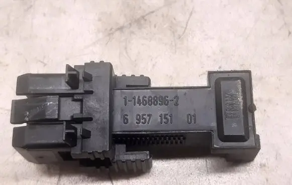 BMW X3 E83 Brake pedal sensor switch 6957151