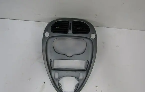 Citroen Xsara Picasso Radio/GPS head unit trim 