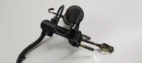 KIA Sorento Clutch master cylinder