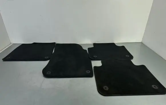 Volkswagen Touareg III Car floor mat set 761864435C