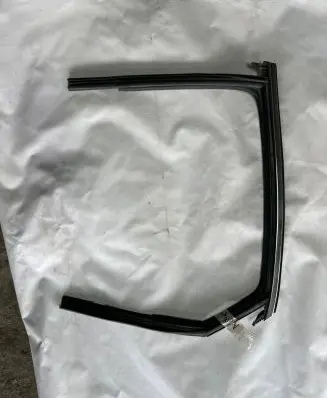 Audi A4 S4 B9 Rubber seal rear door window/glass 8W5839431