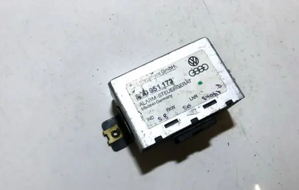 Audi A4 S4 B5 8D Alarm control unit/module 8d0951173