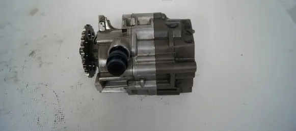 Mercedes-Benz E W213 Oil pump a6541800800