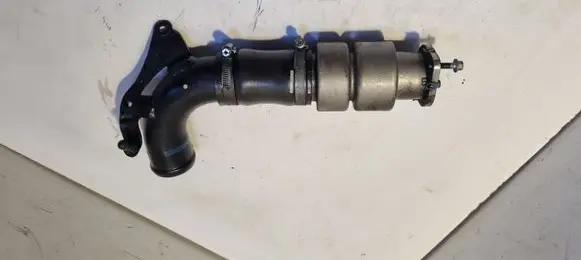 Ford Focus Intercooler hose/pipe AV618C750AE