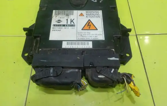 Nissan Navara D40 Engine control unit/module 23710EB315 RP44