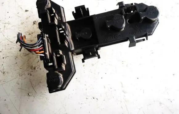 Volkswagen Golf IV Tail light bulb cover holder 1j6945257
