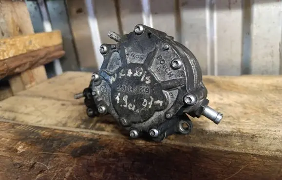 Volkswagen Caddy Fuel injection high pressure pump 038145209m