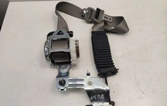 Ford F150 Front seatbelt GL3B16612D64AB3DY5