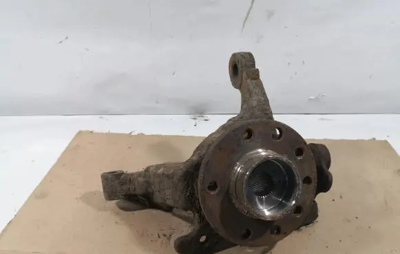 Opel Zafira A Front wheel hub spindle knuckle