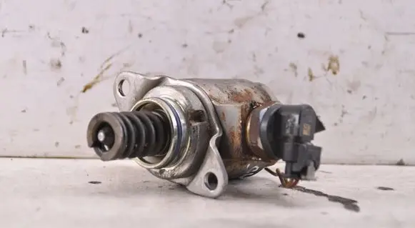 Audi Q5 SQ5 8R Mechanical fuel pump 06J127025F