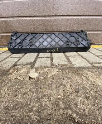 BMW X5 E70 Bottom radiator support slam panel 7795909 E1418