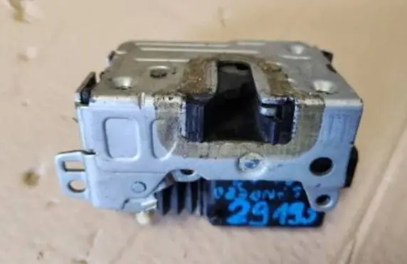 Dacia Sandero Front door lock 8200735224