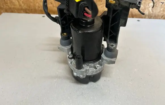 Mercedes-Benz EQA Vacuum pump A0004303500