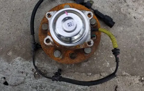 Chrysler Pacifica Rear wheel bearing hub OEM