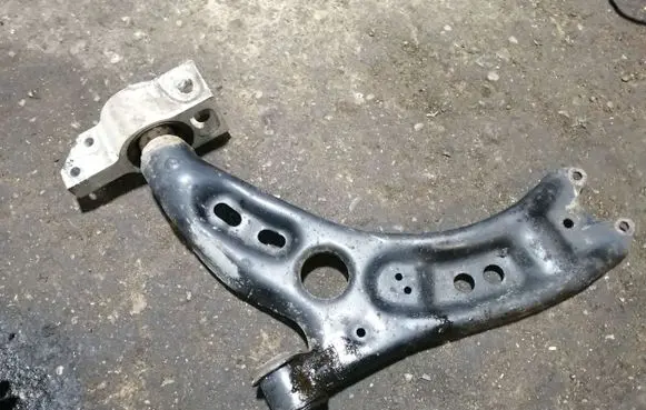 Volkswagen PASSAT B7 Front lower control arm/wishbone 1K0407165C