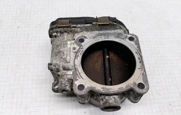 Volvo V70 Throttle valve 8677796 021024 10D240210