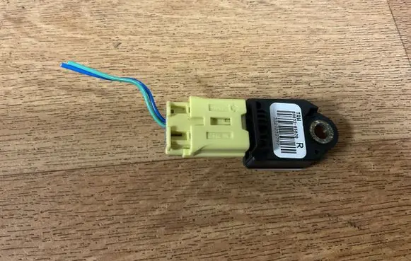 Toyota Avensis T250 Airbag deployment crash/impact sensor 8983305020 3327232797