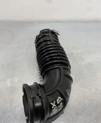 Chevrolet Trax Air intake hose/pipe 95022171