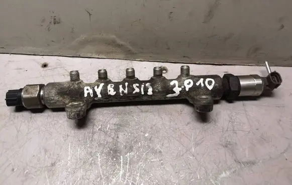 Toyota Avensis T270 Fuel main line pipe 8945860010