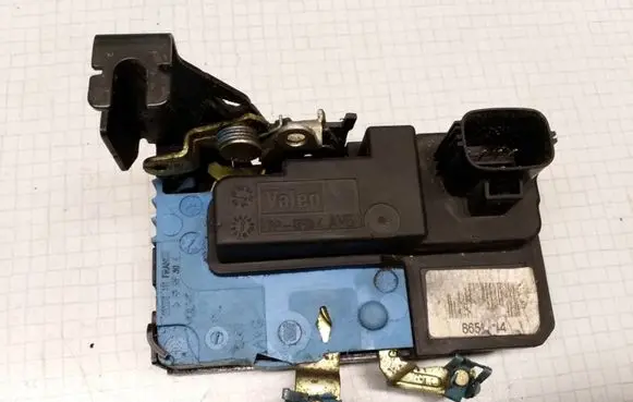 Volvo V70 Front door lock