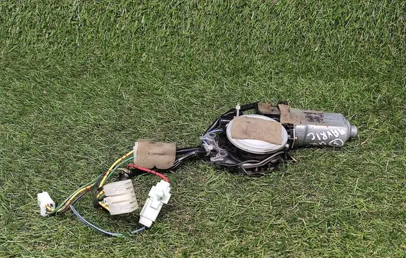 Ford Maverick Sunroof motor/actuator T98