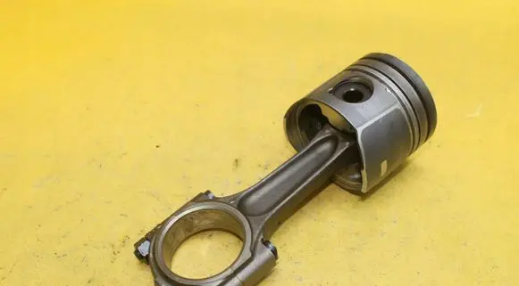 Peugeot 307 Piston with connecting rod
