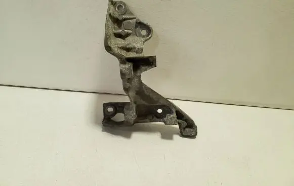 Nissan X-Trail T32 Engine mounting bracket 147174072R