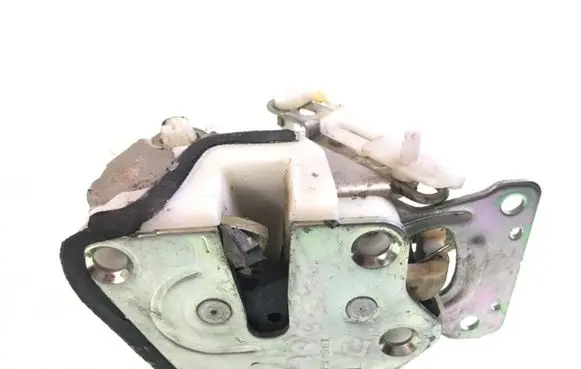 Mitsubishi Pajero Rear door lock