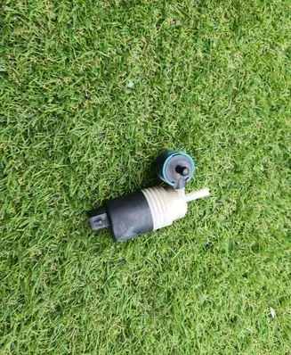 Volkswagen Golf III Windscreen/windshield washer pump 1H6955651