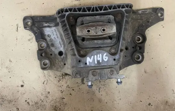 Audi A6 S6 C6 4F Gearbox mounting bracket