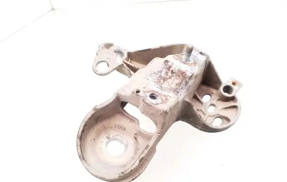 Volkswagen PASSAT B5 Engine mounting bracket 4B0199352B